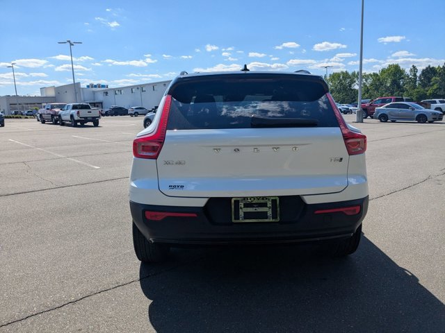 Used 2021 Volvo XC40 T5 R-Design AWD/4WD image 8