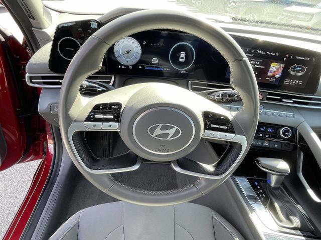 Used 2025 Hyundai Elantra SEL image 11