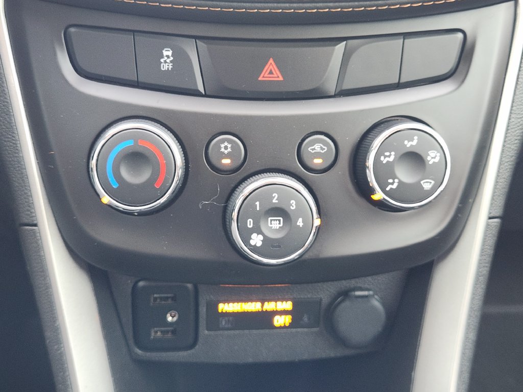 Used 2022 Chevrolet Trax LT w/ LT Convenience Package AWD/4WD image 18