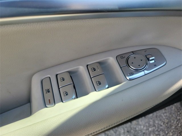 Used 2024 Genesis G70 2.5T image 15