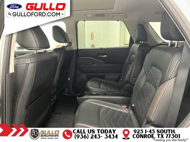Used 2024 Nissan Pathfinder Platinum FWD image 14