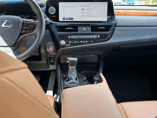 Used 2024 Lexus ES 350 w/ Premium Package FWD image 15