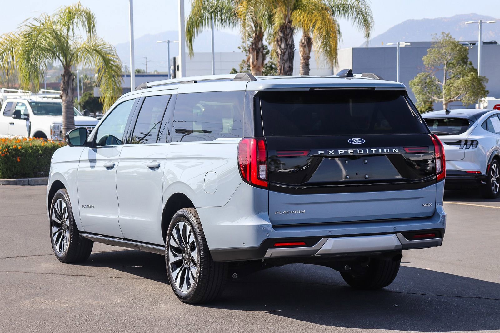 Certified 2025 Ford Expedition Max Platinum w/ Driver's Package AWD/4WD image 6