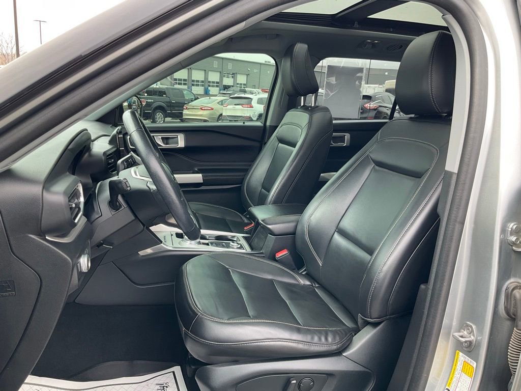 Certified 2022 Ford Explorer XLT w/ Equipment Group 202A image 16