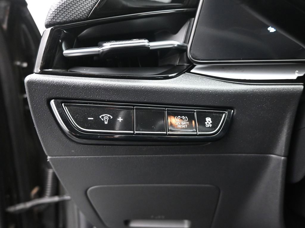 Used 2023 Kia Niro EX image 40