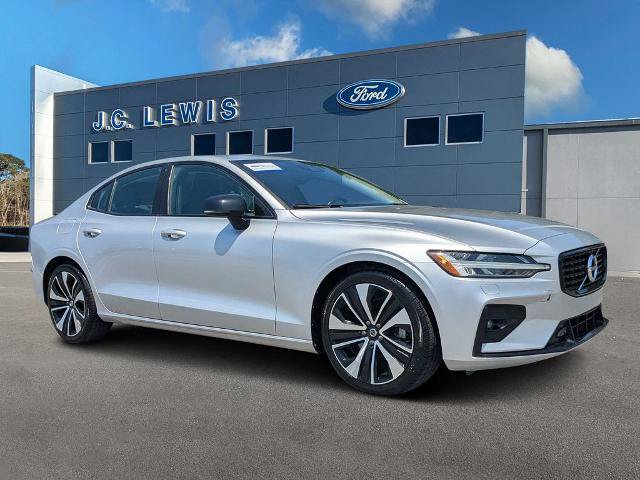Used 2022 Volvo S60 B5 Momentum w/ Premium Package