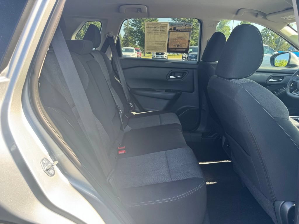 Used 2025 Nissan Rogue SV FWD image 18