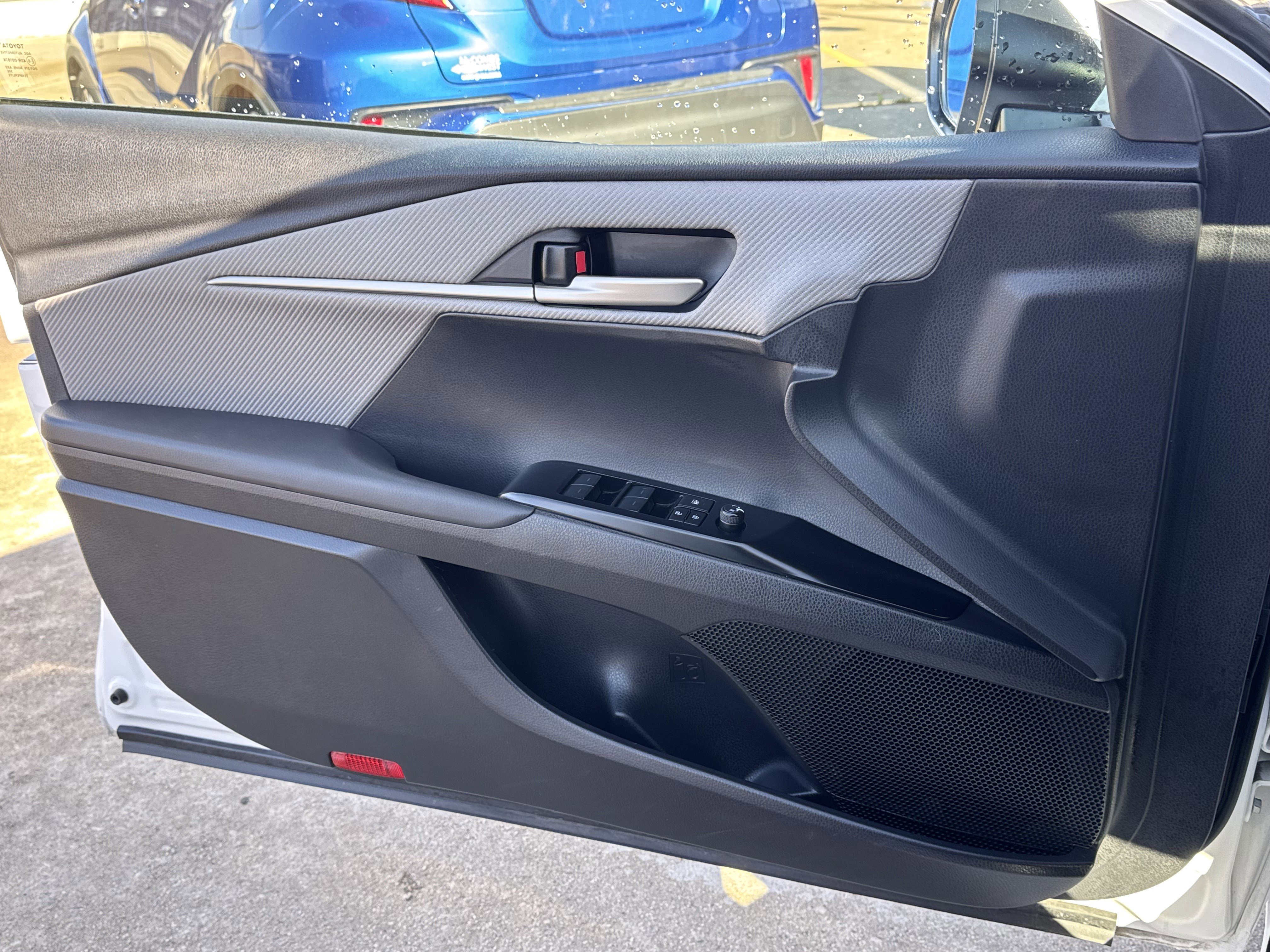 Used 2025 Toyota Camry SE image 22