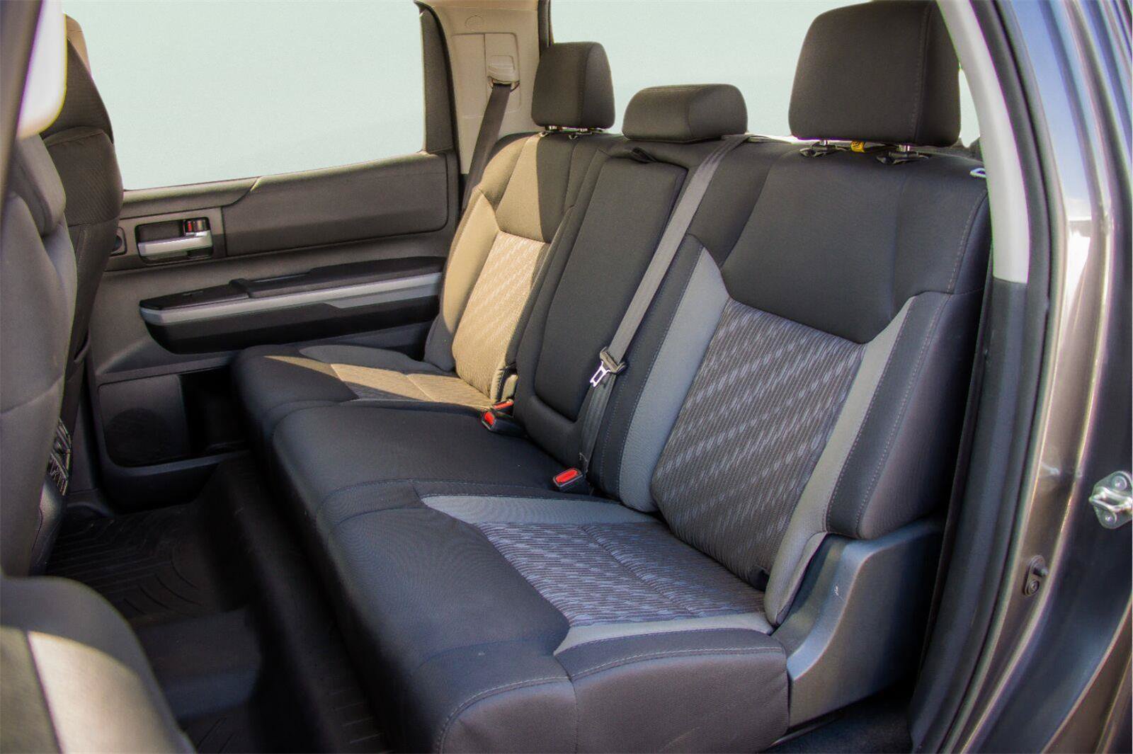 Used 2018 Toyota Tundra SR5 w/ SR5 Upgrade Package AWD/4WD image 7