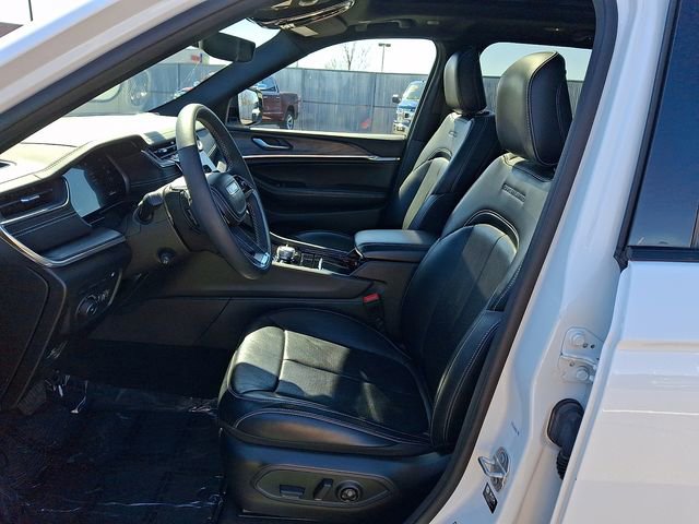 Used 2022 Jeep Grand Cherokee Overland AWD/4WD image 13