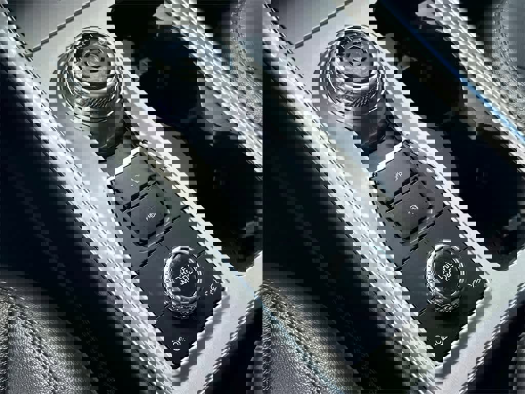 Certified 2022 Ford Explorer Limited w/ Hybrid Equipment Group 310A image 32