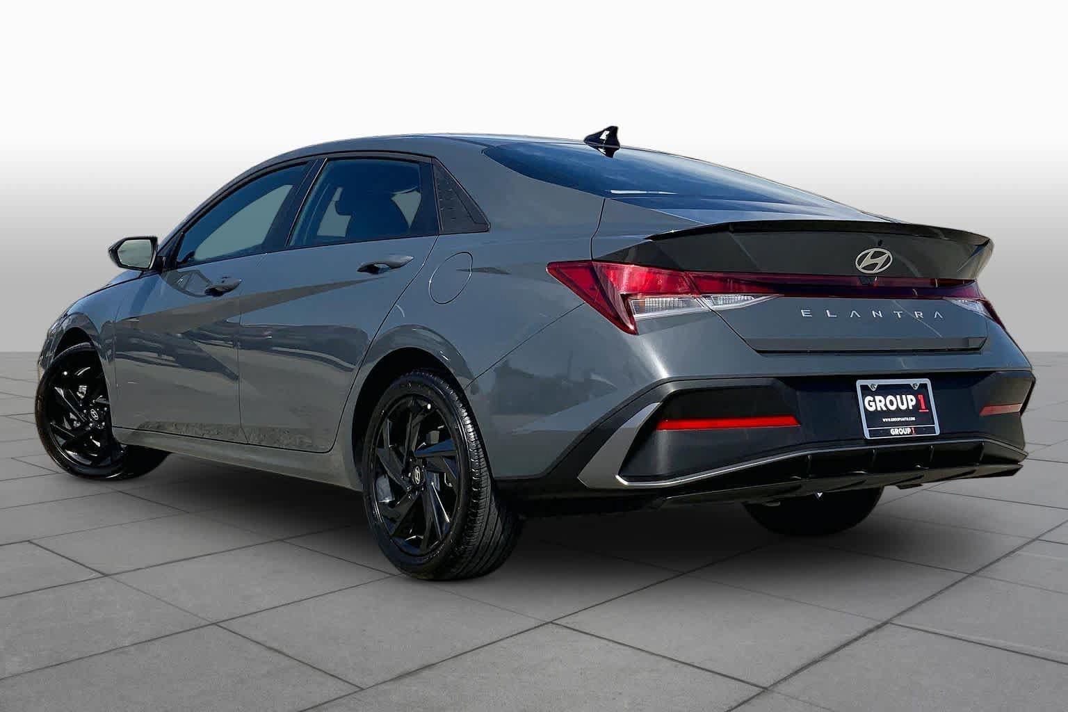 Used 2026 Hyundai Elantra Sport FWD image 11