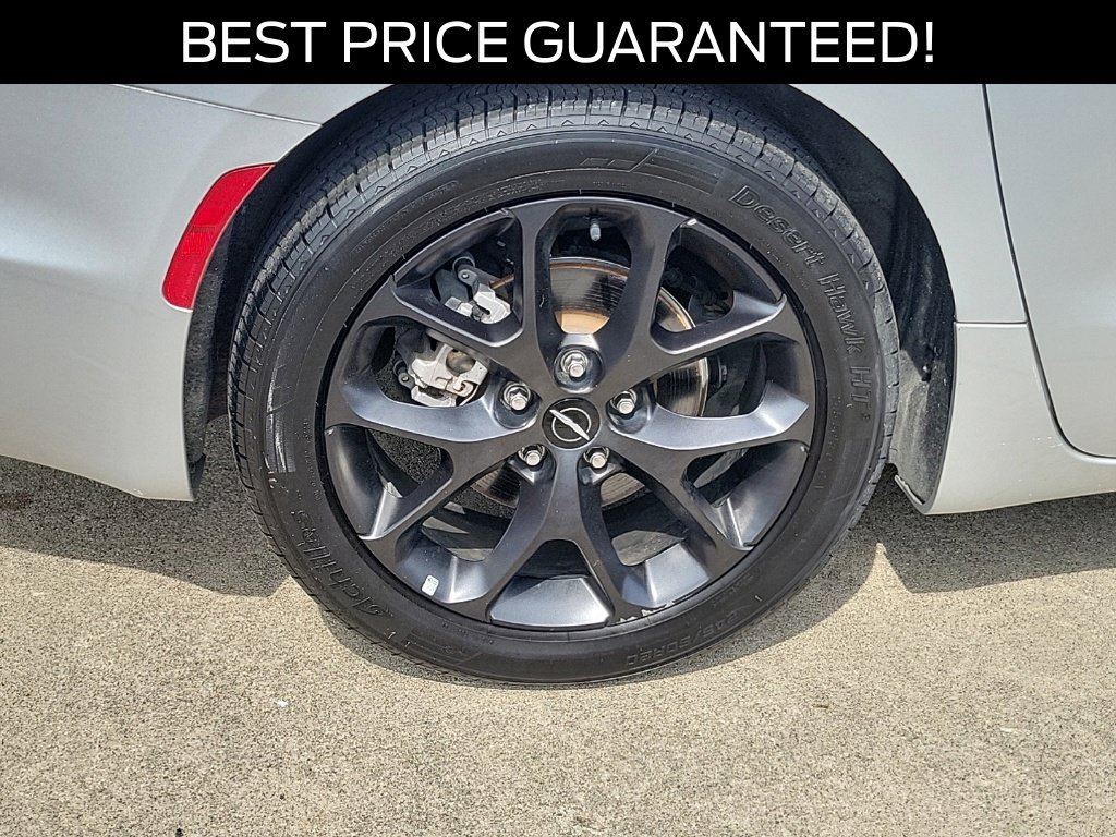 Used 2022 Chrysler Pacifica Touring-L w/ S Appearance Package FWD image 5