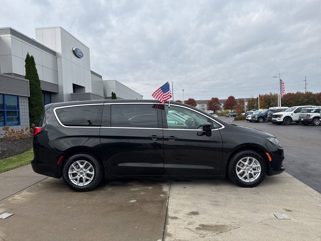Used 2023 Chrysler Voyager LX image 12