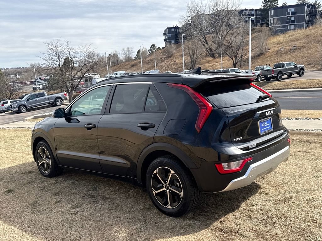 Used 2023 Kia Niro EX image 3