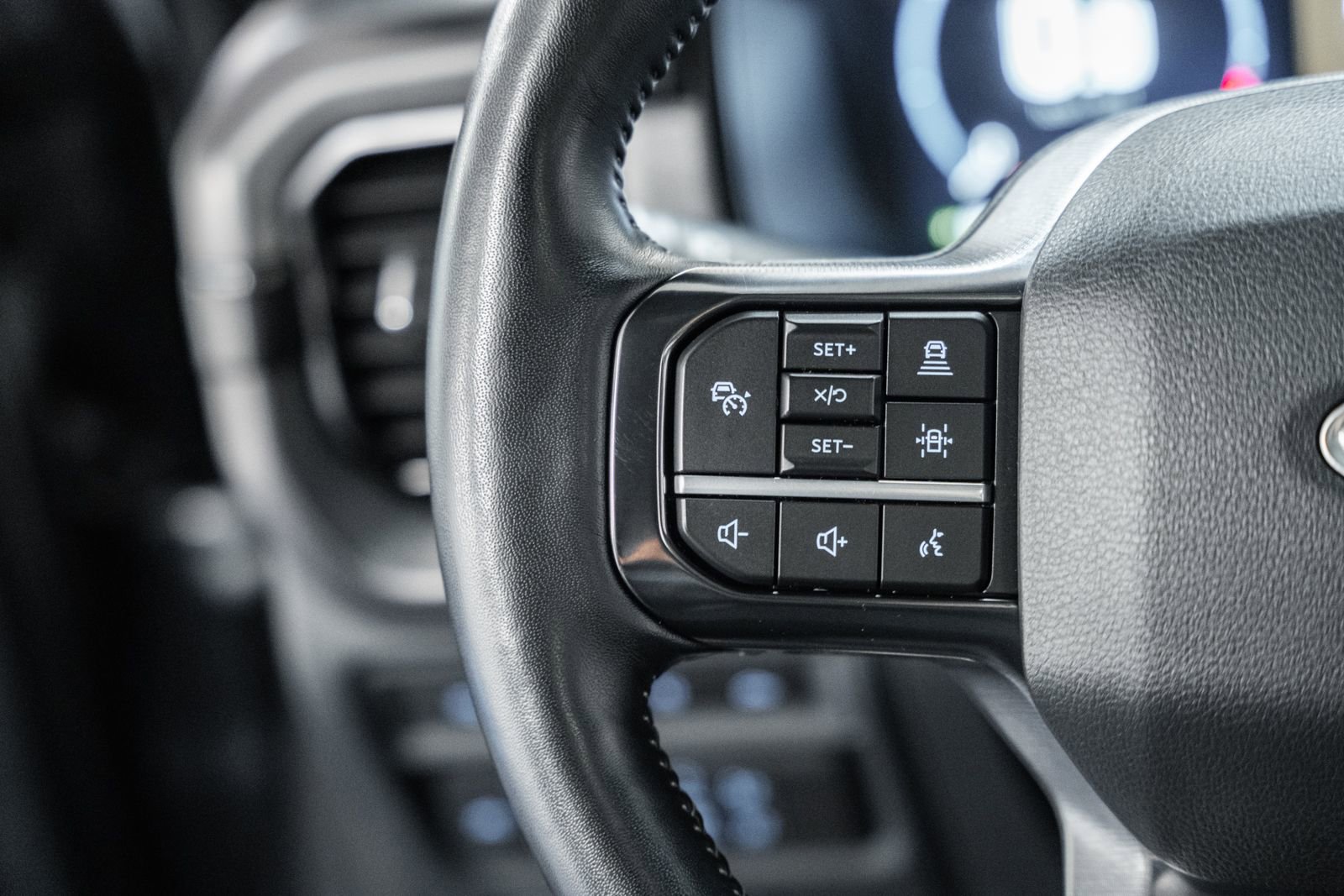 Certified 2023 Ford F150 Platinum w/ Max Trailer Tow Package image 40