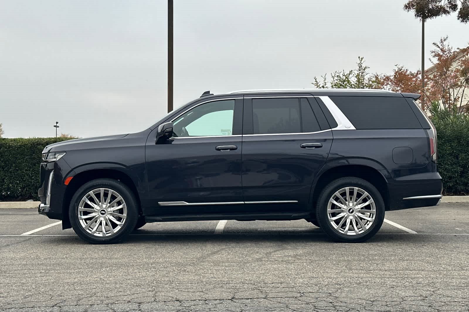 Used 2022 Cadillac Escalade Premium Luxury image 6