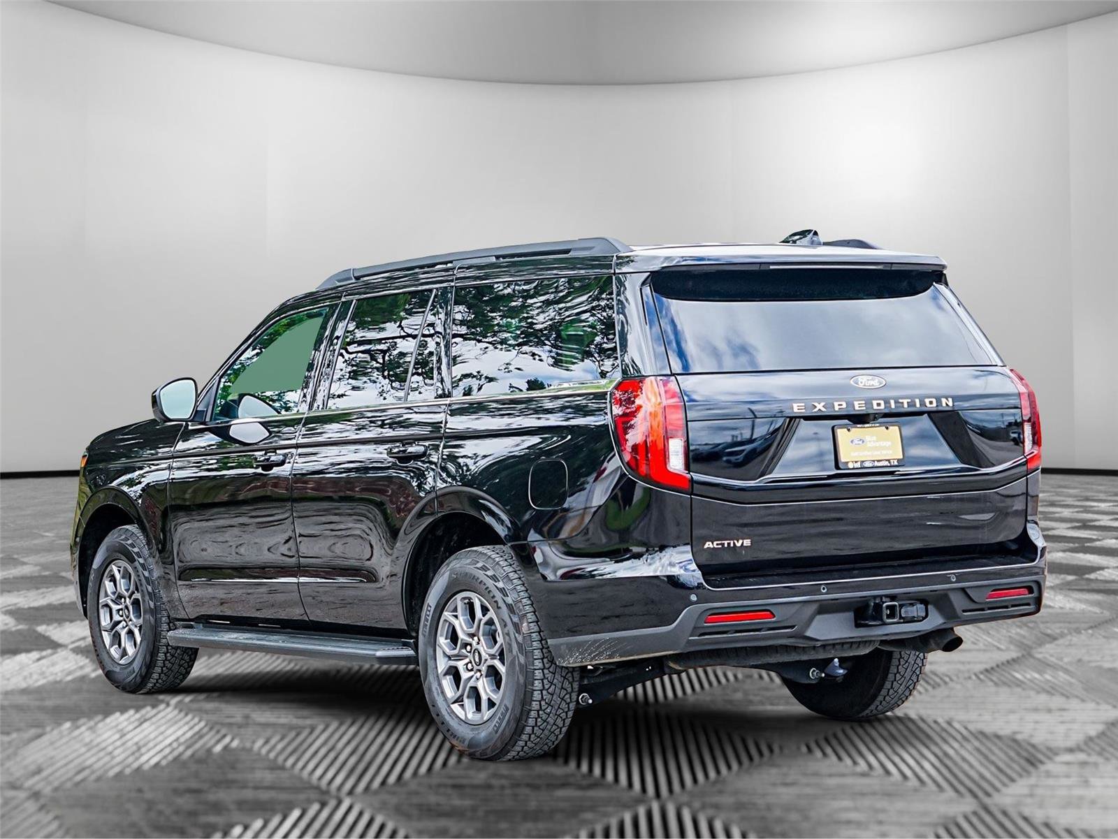 Certified 2025 Ford Expedition Active RWD image 5