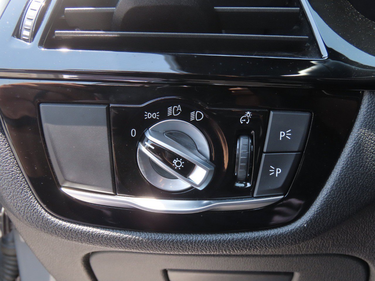 Used 2021 BMW 540i w/ M Sport Package RWD image 25