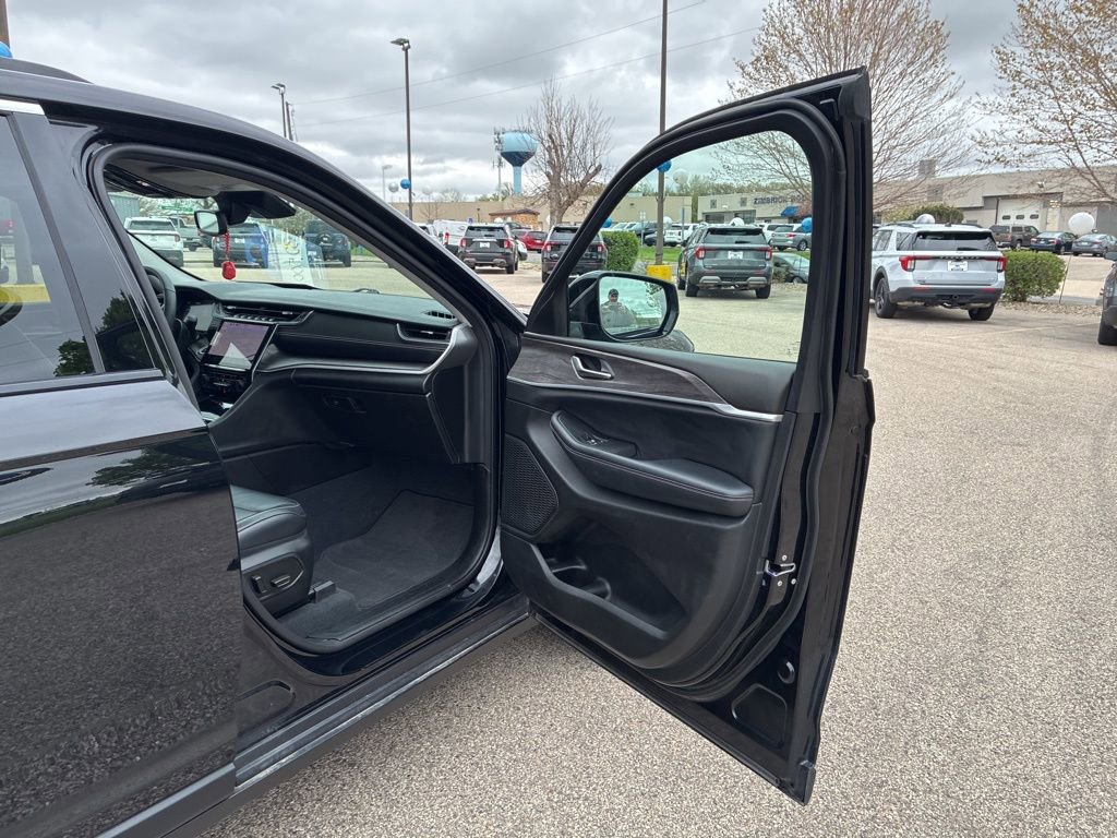 Used 2023 Jeep Grand Cherokee Limited AWD/4WD image 42