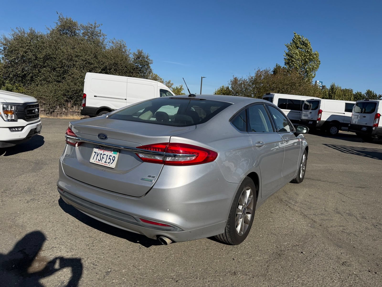 Certified 2017 Ford Fusion SE w/ Fusion SE Technology Package FWD image 5