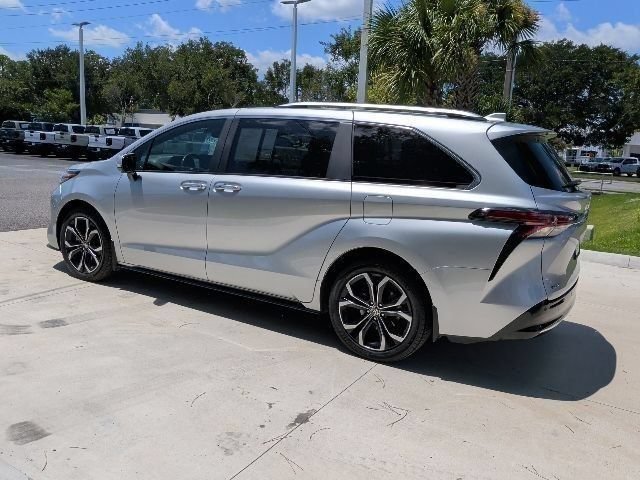 Used 2025 Toyota Sienna Platinum FWD image 10