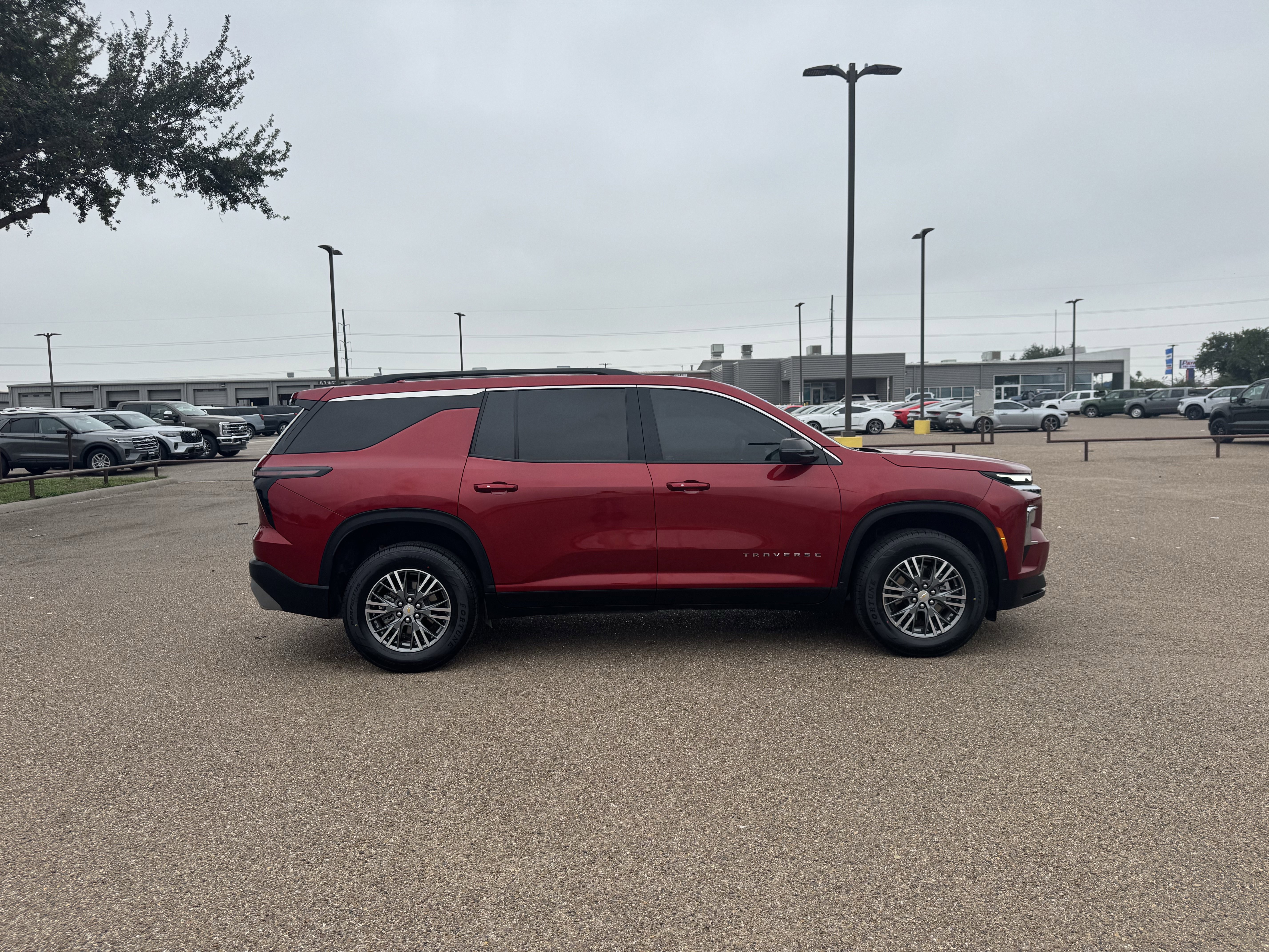Used 2025 Chevrolet Traverse LT w/ LPO, Floor Liner Package FWD image 4