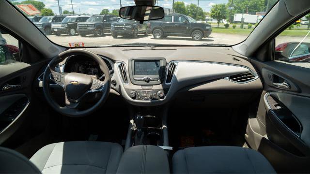 Used 2017 Chevrolet Malibu LT FWD image 11