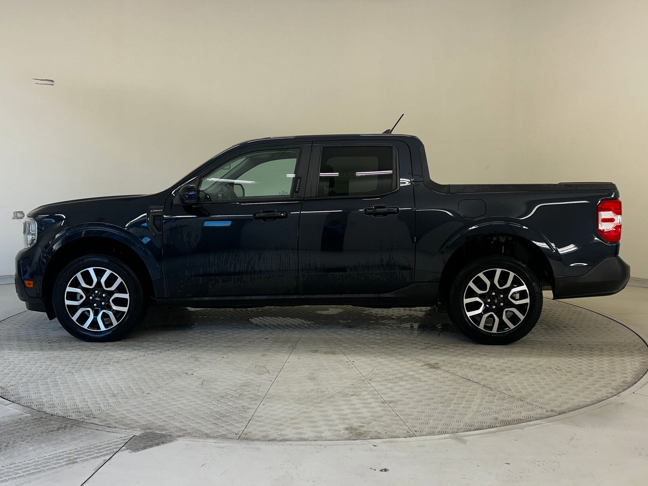 Certified 2022 Ford Maverick Lariat w/ Lariat Luxury Package image 2