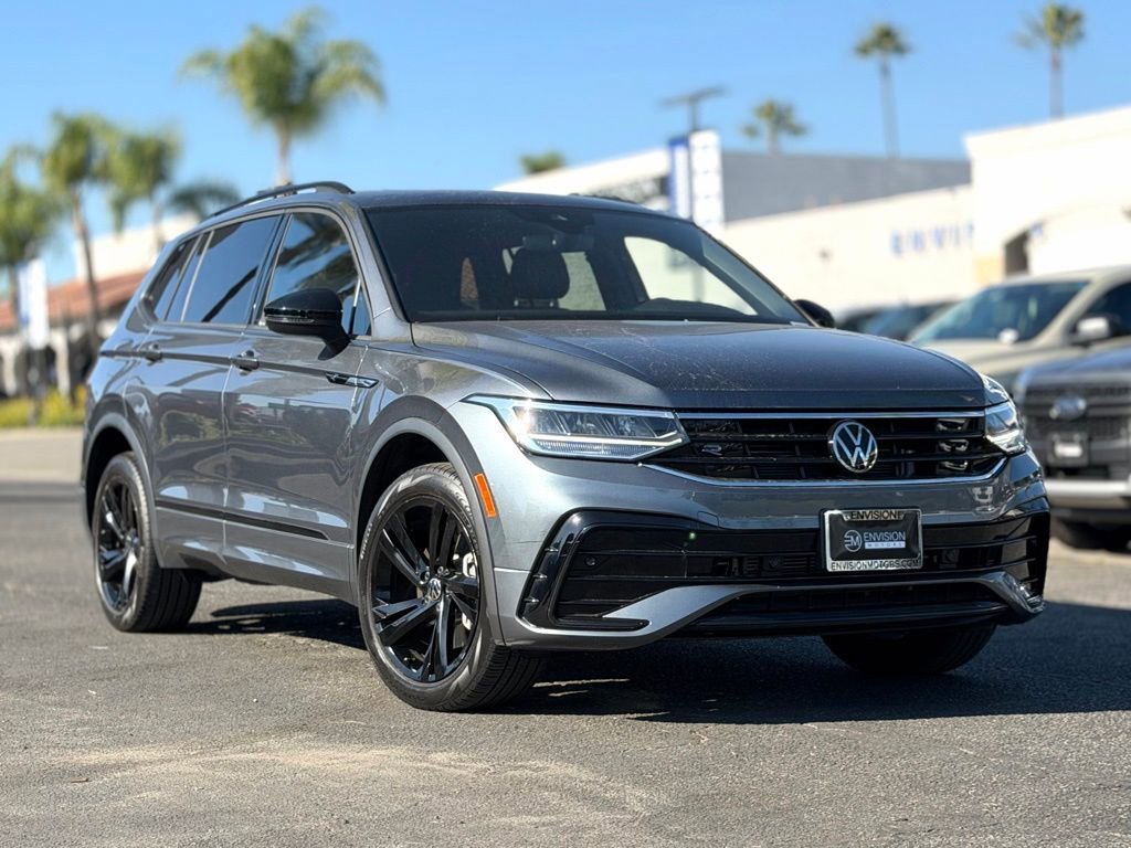 Used 2023 Volkswagen Tiguan SE R-Line image 2