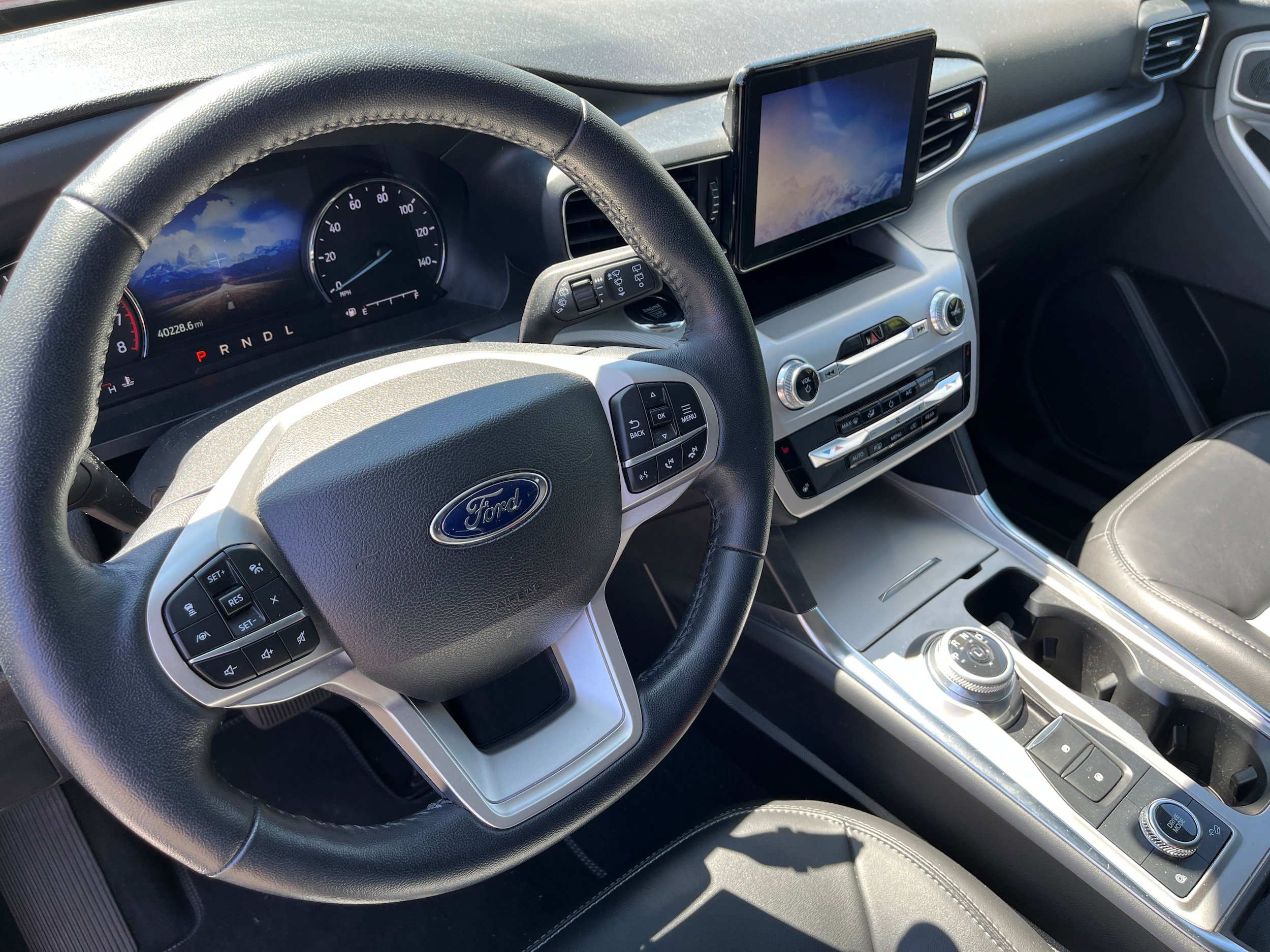 Certified 2022 Ford Explorer XLT w/ Equipment Group 202A AWD/4WD image 8