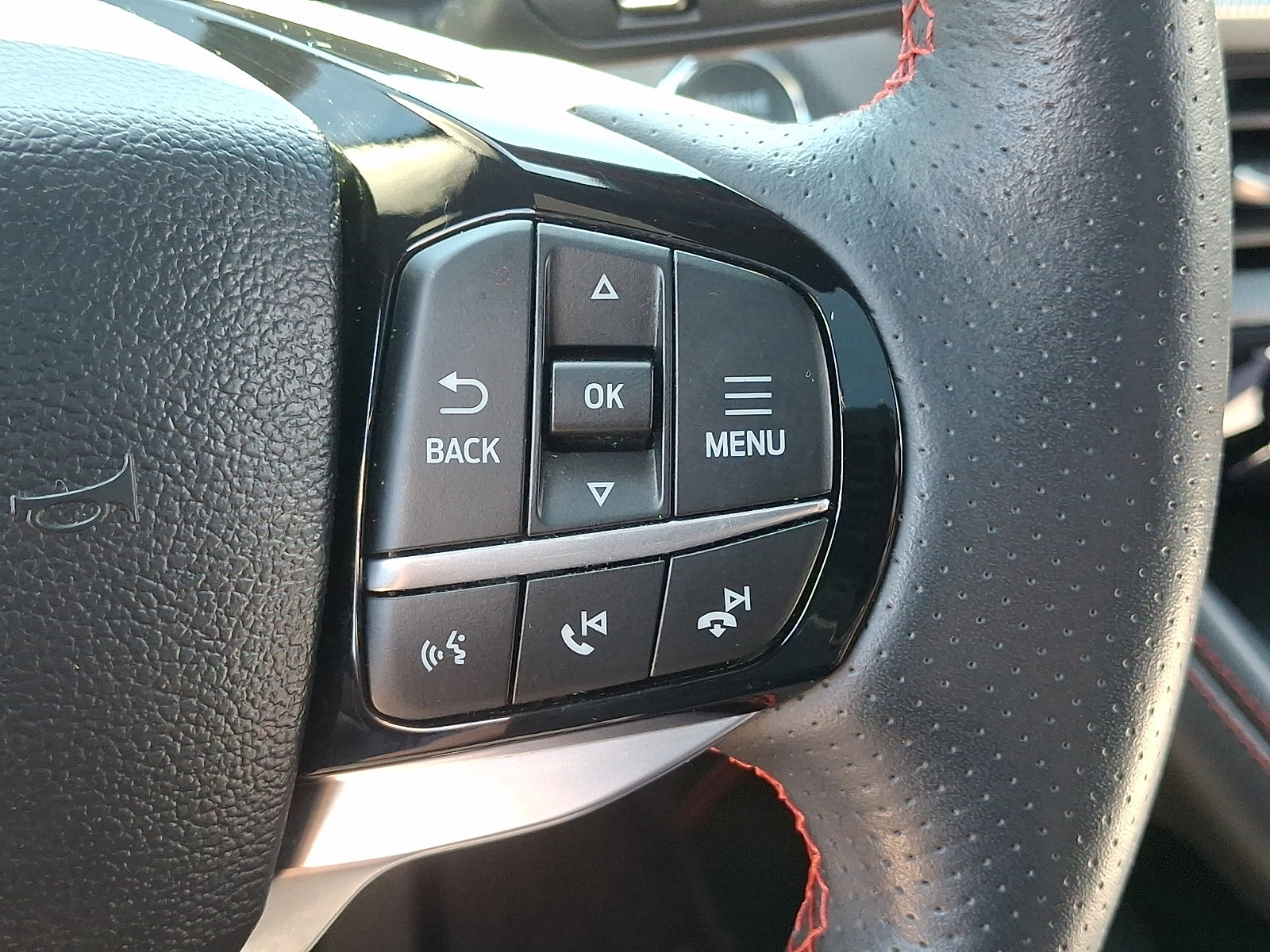 Certified 2025 Ford Explorer ST-Line AWD/4WD image 29