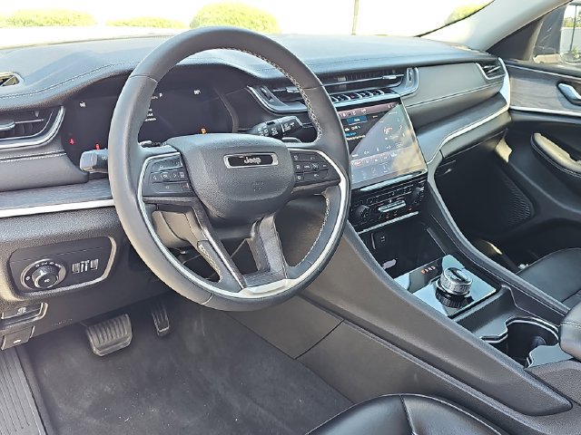 Used 2023 Jeep Grand Cherokee L Limited RWD image 18