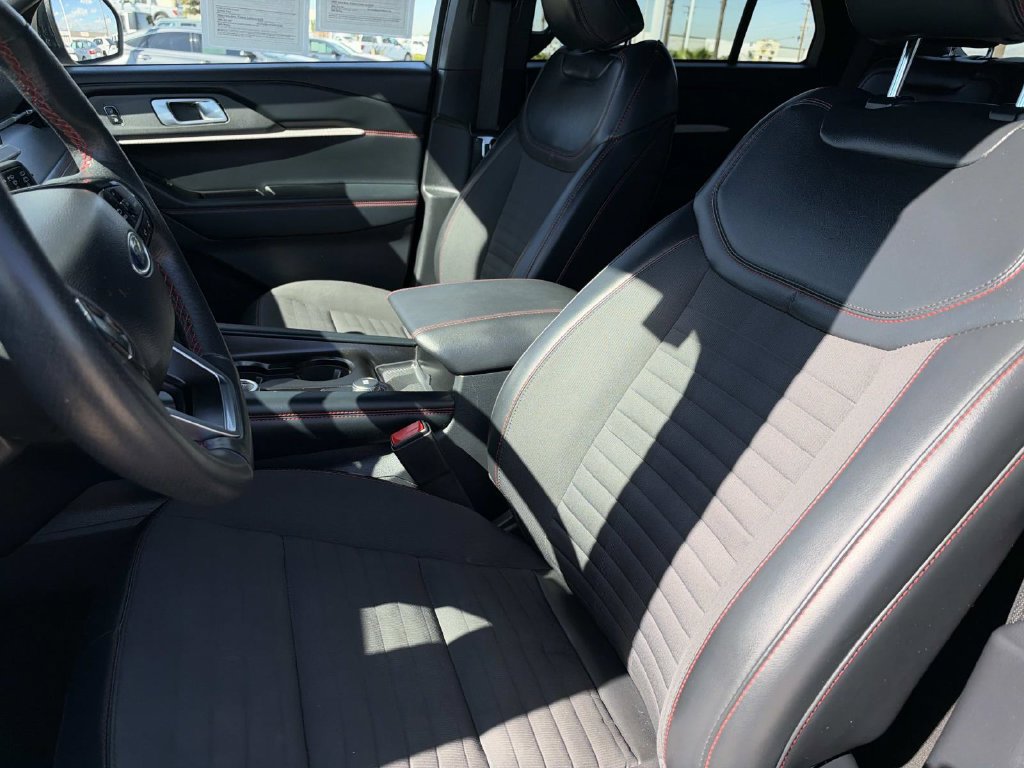 Certified 2025 Ford Explorer ST-Line AWD/4WD image 21