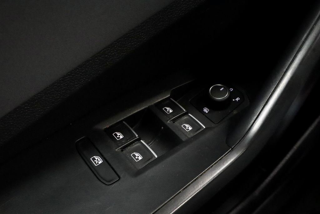 Used 2025 Volkswagen Jetta SE image 26