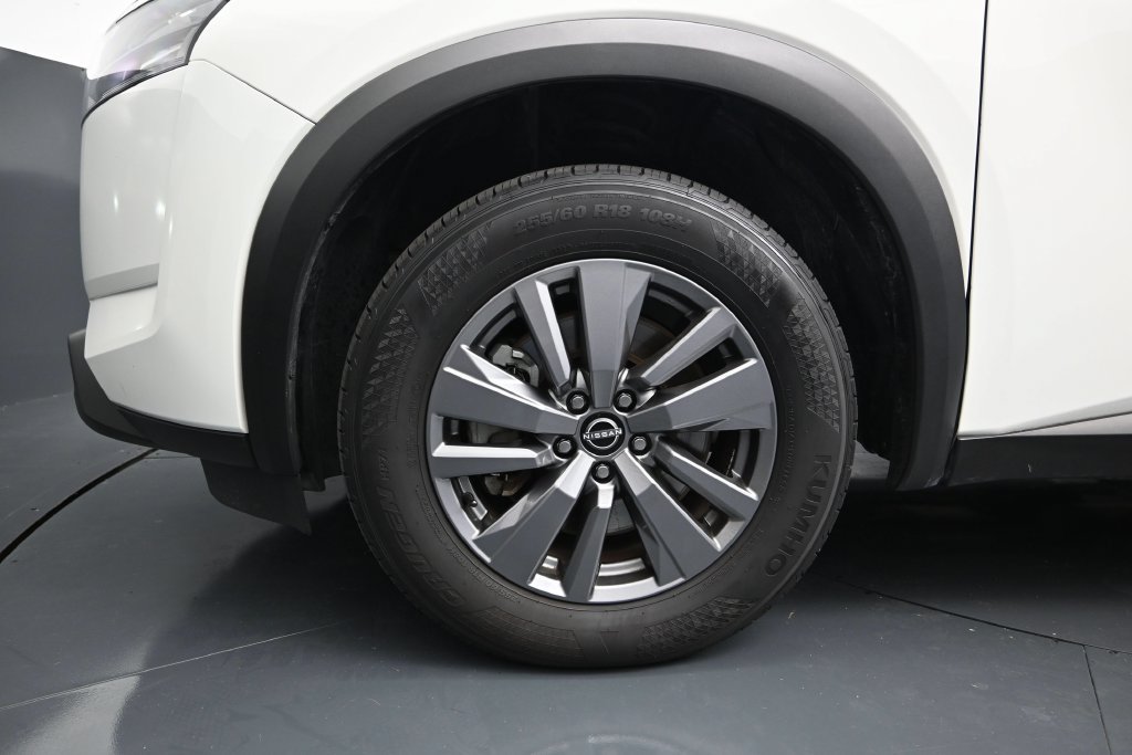 Used 2025 Nissan Pathfinder SV AWD/4WD image 12