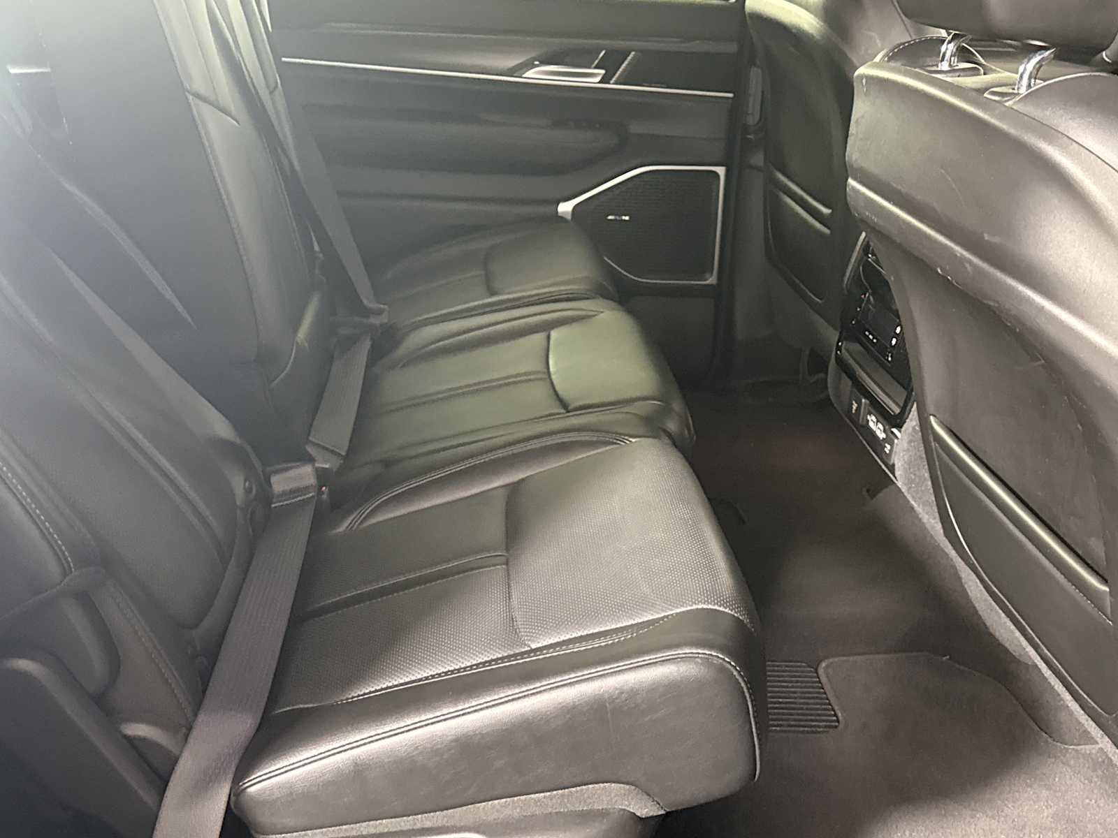 Used 2024 Jeep Wagoneer L Series II w/ Flexible Seating Group image 19