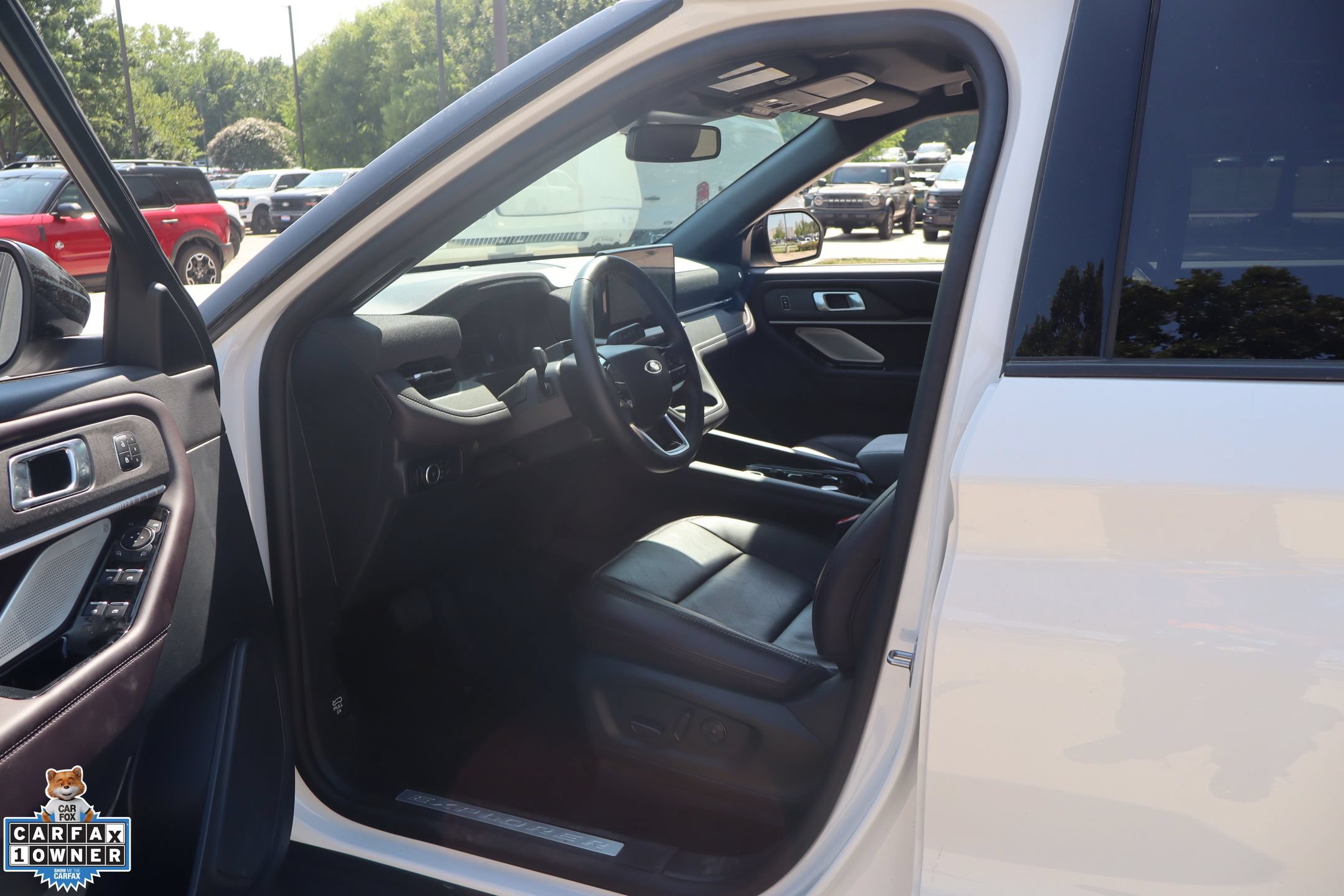 Certified 2025 Ford Explorer Platinum RWD image 25
