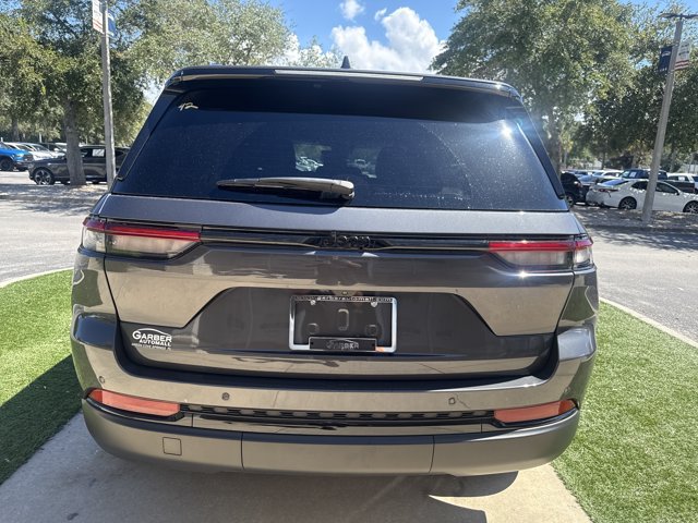 Used 2025 Jeep Grand Cherokee Altitude RWD image 4