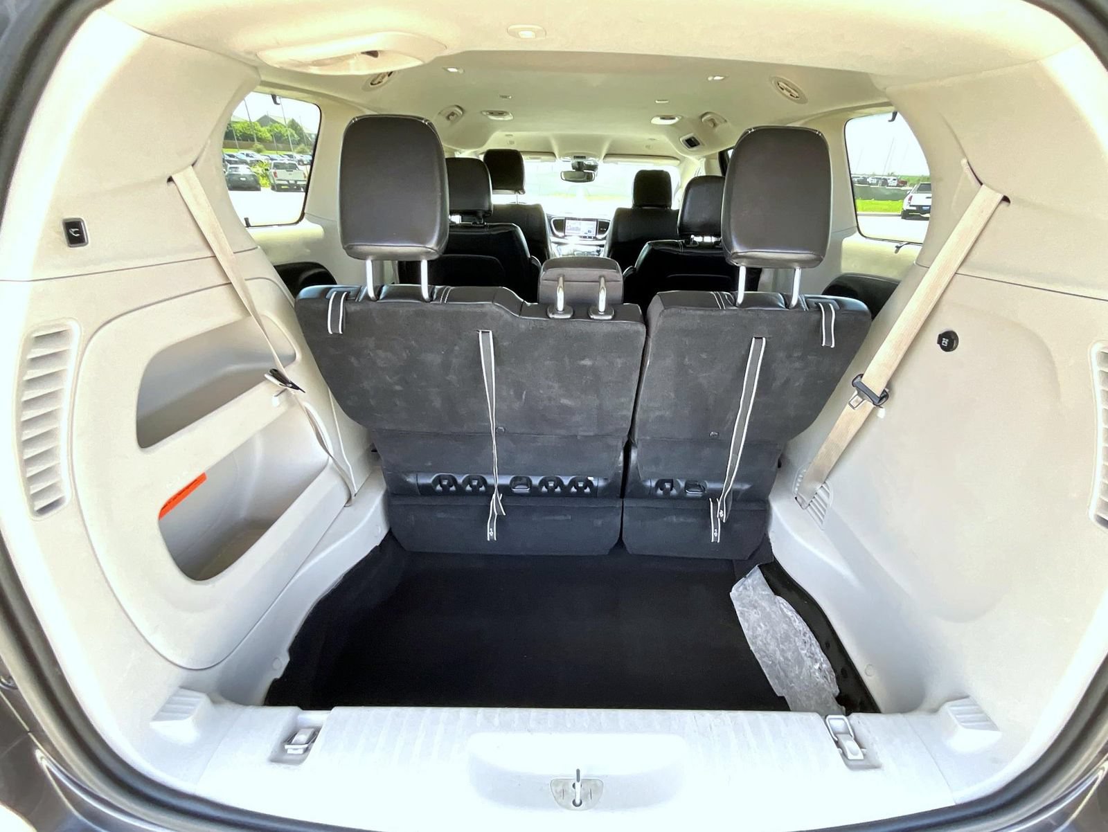 Used 2022 Chrysler Pacifica Touring-L FWD image 22