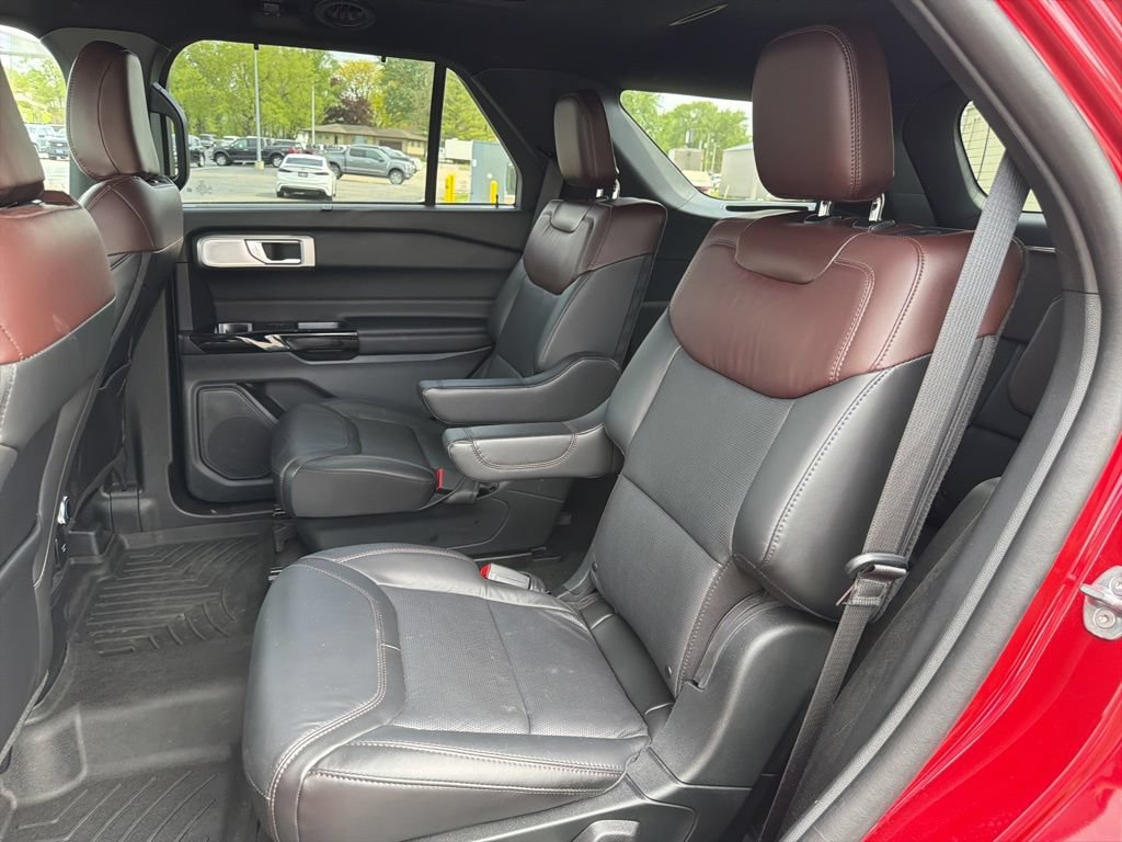 Certified 2023 Ford Explorer Platinum w/ Premium Technology Package AWD/4WD image 13