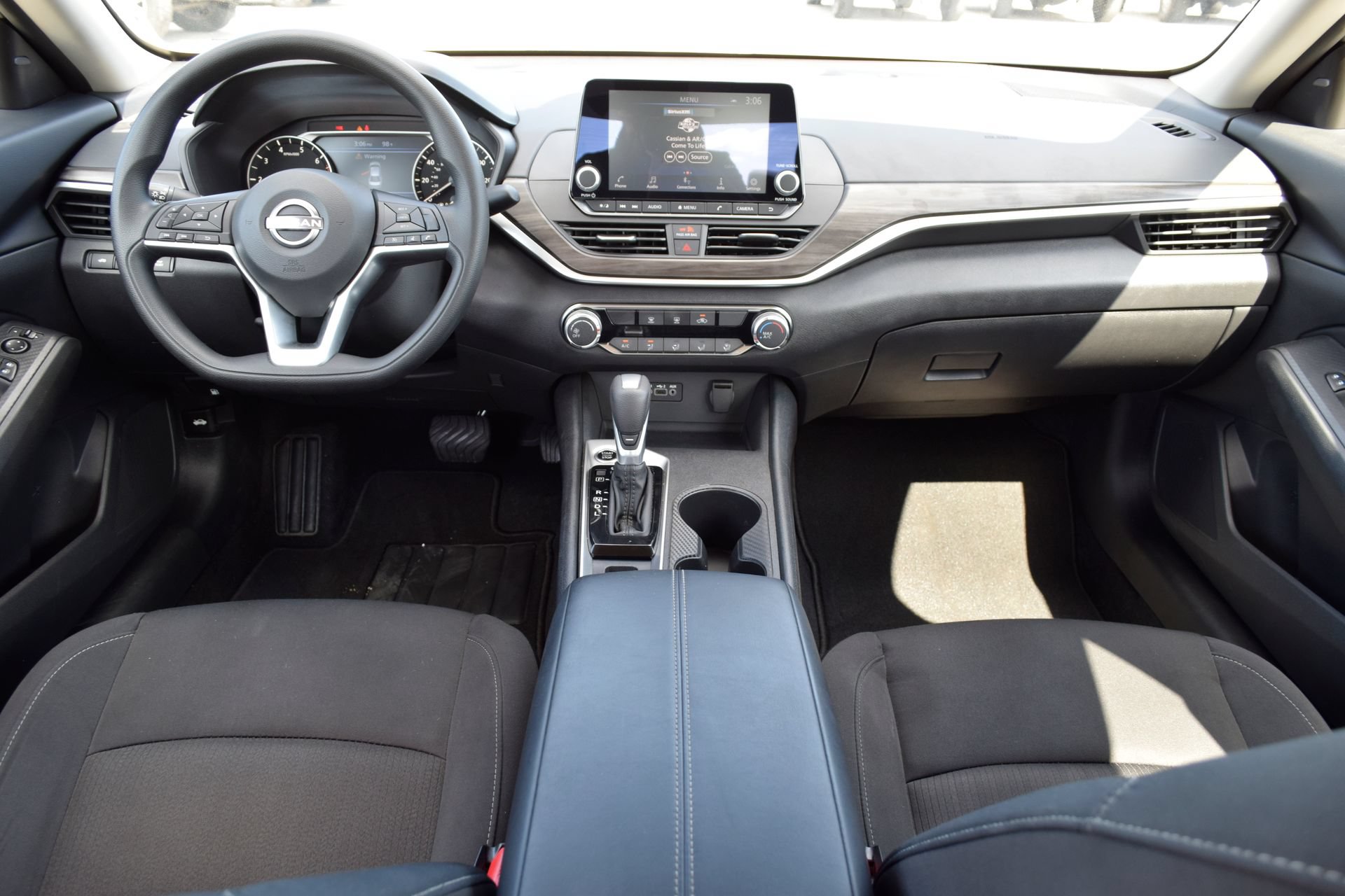 Used 2025 Nissan Altima 2.5 SV AWD/4WD image 5