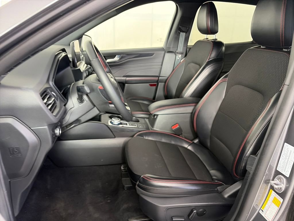 Certified 2025 Ford Escape ST-Line Select AWD/4WD image 11