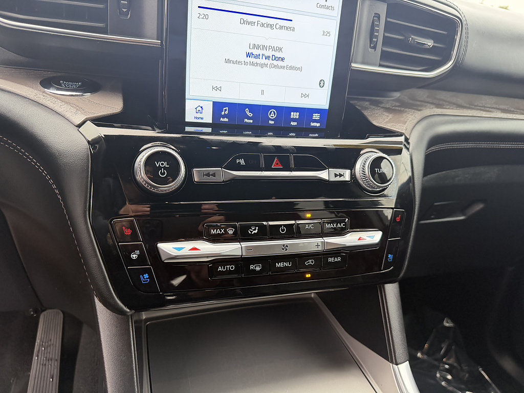 Certified 2024 Ford Explorer Platinum w/ Technology Package AWD/4WD image 21
