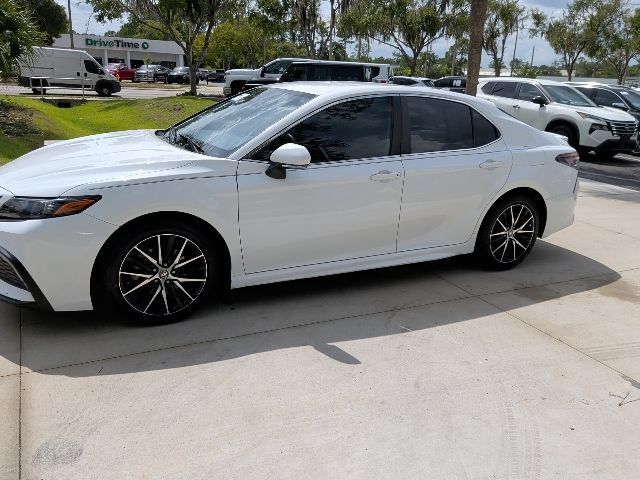Used 2022 Toyota Camry SE FWD image 8