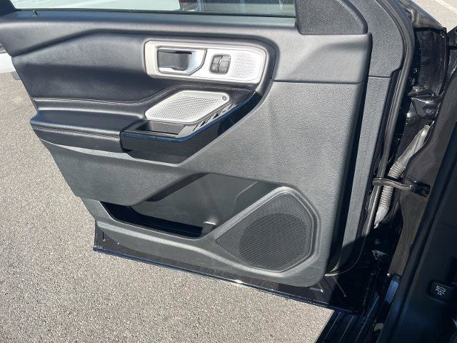 Certified 2022 Ford Explorer Platinum w/ Equipment Group 601A image 21