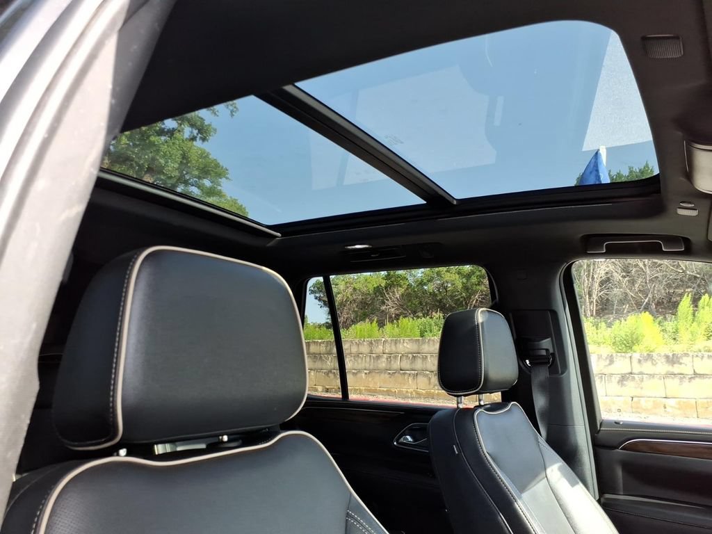 Used 2024 Chevrolet Tahoe Premier w/ Premium Package AWD/4WD image 5