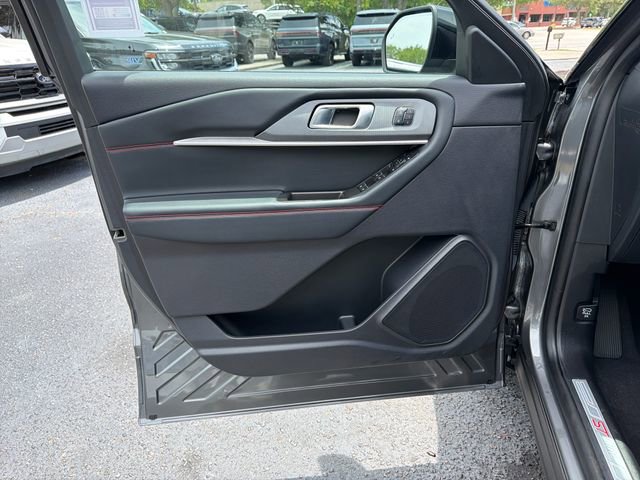 Certified 2025 Ford Explorer ST-Line w/ Premium Package AWD/4WD image 13