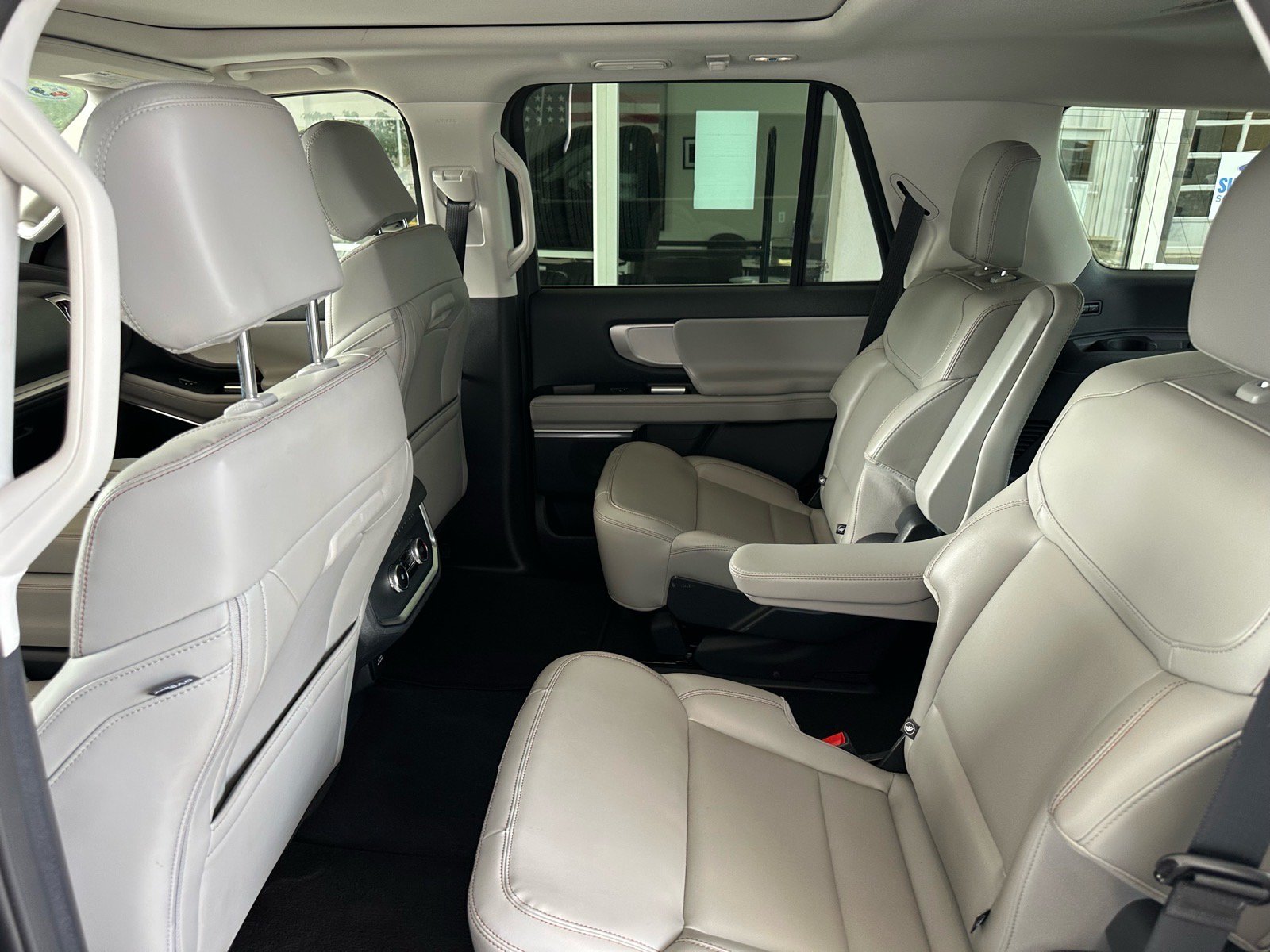 Certified 2025 Ford Expedition Active AWD/4WD image 21