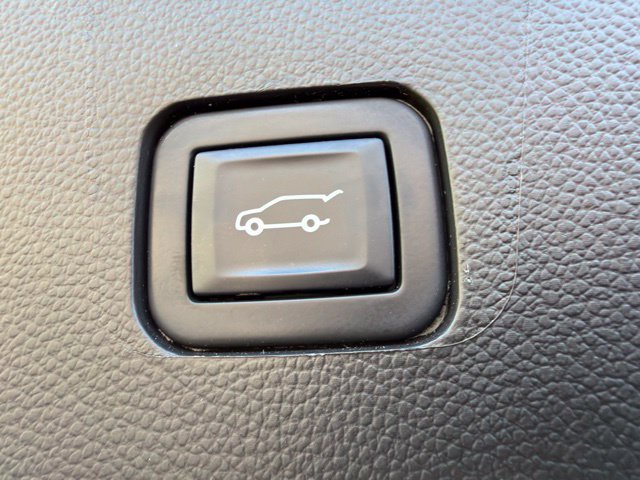 Used 2022 Chevrolet Traverse LT w/ LPO, Cargo Package AWD/4WD image 12